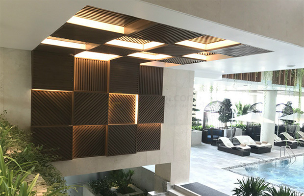 Thanh nhựa giả gỗ ốp tường có độ dày khoảng 4mm