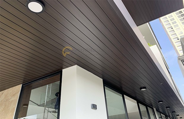 Tấm gỗ nhựa composite ốp trần với thiết kế chân thực