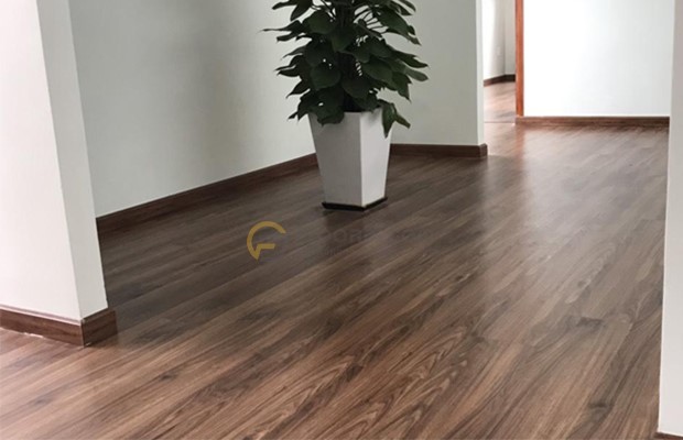 Chọn màu len tương đồng với màu sàn gỗ