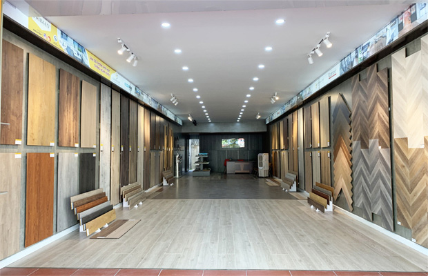 Các sản phẩm ván sàn được trưng bày tại cửa hàng Hải Dương